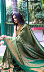 Load image into Gallery viewer, Oviya (Premium Quality Kanjivaram Silk Saree)