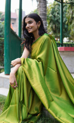 Load image into Gallery viewer, Kishani (Premium Quality Kanjivaram Silk Saree)