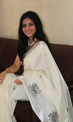 Load image into Gallery viewer, Thumbha Poo - തുമ്പ പൂ (Traditional Onam Kasavu Saree)