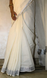 Load image into Gallery viewer, Madhuram - മധുരം ( Traditional Onam Kasavu Saree)