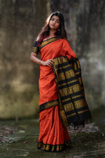 Load image into Gallery viewer, Vinothini - வினோதினி (Premium Handloom Gadwal Silk Cotton)