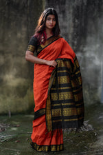 Load image into Gallery viewer, Vinothini - வினோதினி (Premium Handloom Gadwal Silk Cotton)