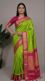 Load image into Gallery viewer, Nattai - நட்டை (Rare Colour Combo Handloom Gadwal Silk Cotton)