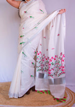 Load image into Gallery viewer, Paccha Killi - പച്ച കിള്ളി (Traditional Onam Kasavu Saree)