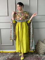 Load image into Gallery viewer, Lata ~ Kurti Suit Set