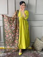 Load image into Gallery viewer, Lata ~ Kurti Suit Set