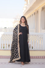 Load image into Gallery viewer, Vihaa~ Gown Set