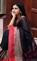 Load image into Gallery viewer, Mithya - మిథ్యా (Premium Narayanpet Handloom Pure Cotton)
