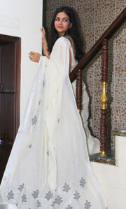 Aruvi - അരുവി (Traditional Onam Kasavu Saree)