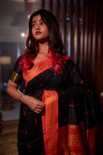 Load image into Gallery viewer, Yaamika - യാമിക (Premium Handloom Gadwal Silk Cotton)
