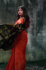 Load image into Gallery viewer, Vinothini - வினோதினி (Premium Handloom Gadwal Silk Cotton)
