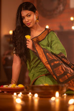 Load image into Gallery viewer, Bhumi - भूमि (Premium Handloom Gadwal Silk Cotton)
