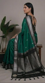 Load image into Gallery viewer, Amritha - அமிர்தா (Rare Colour Combo Handloom Gadwal Silk Cotton)