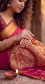 Load image into Gallery viewer, Red Beauty (Narayanpet Handloom Cotton)