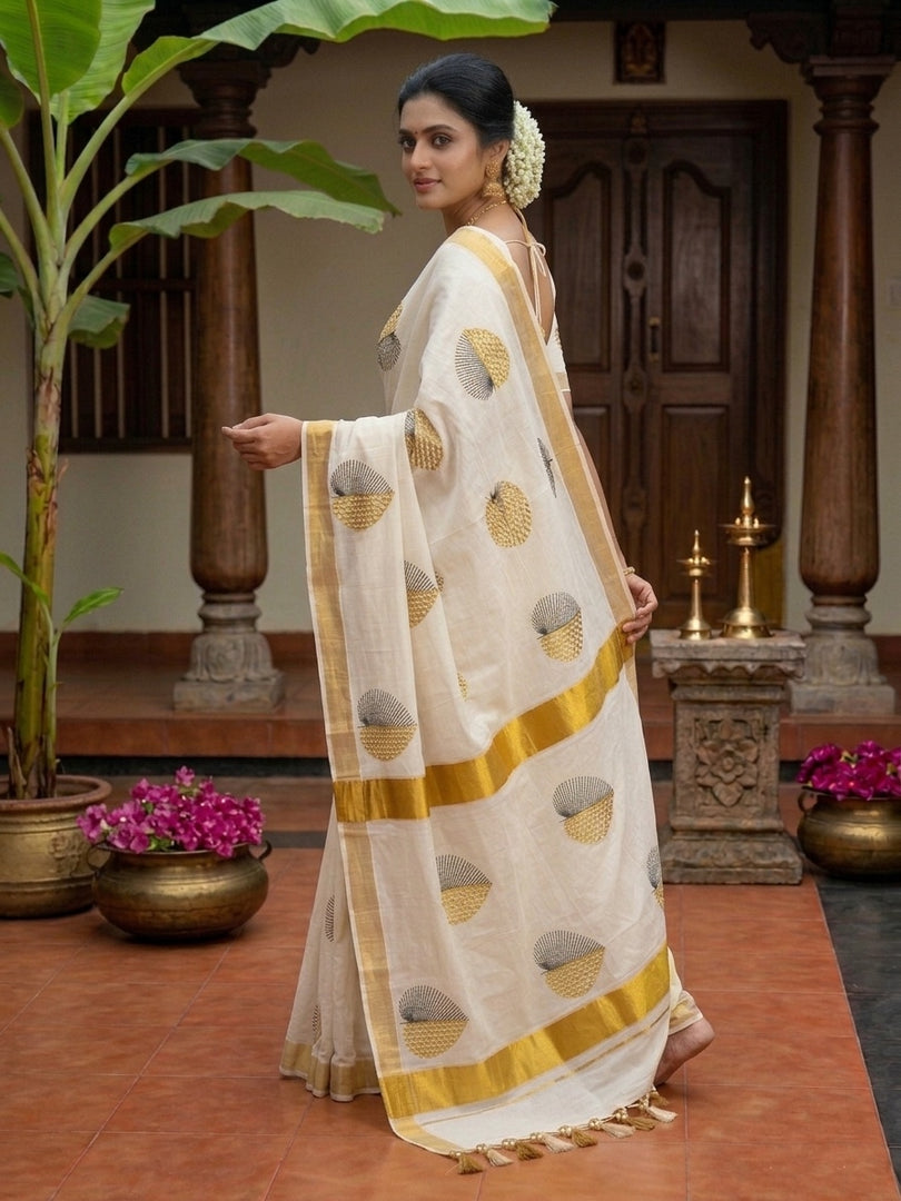 Lalithangi - ലളിതാംഗി (Traditional Onam Kasavu Saree)