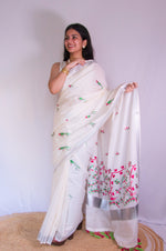 Load image into Gallery viewer, Paccha Killi - പച്ച കിള്ളി (Traditional Onam Kasavu Saree)
