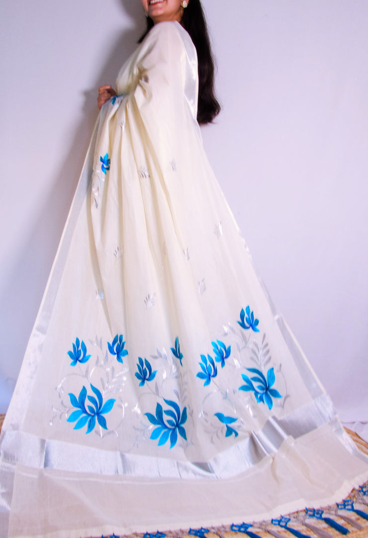 Neelakurinji - നീലക്കുറിഞ്ഞി (Traditional Onam Kasavu Saree)