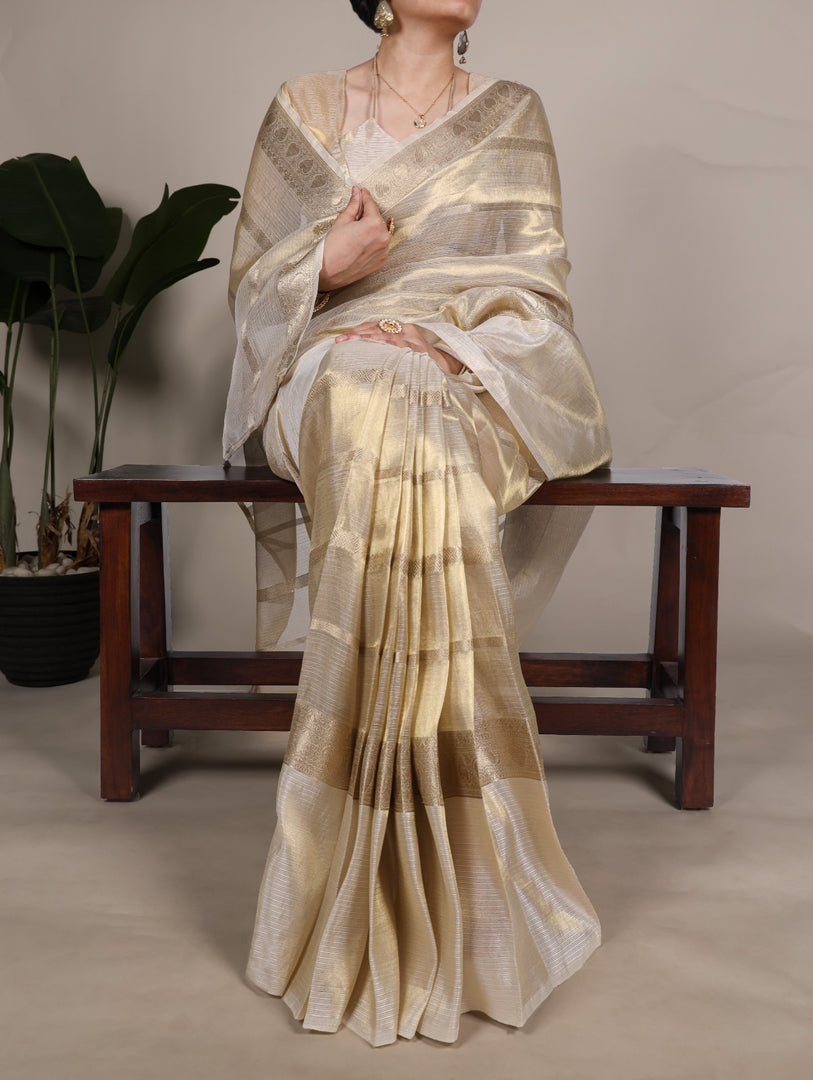 Roja - റോജ (Traditional Onam Kasavu Saree)